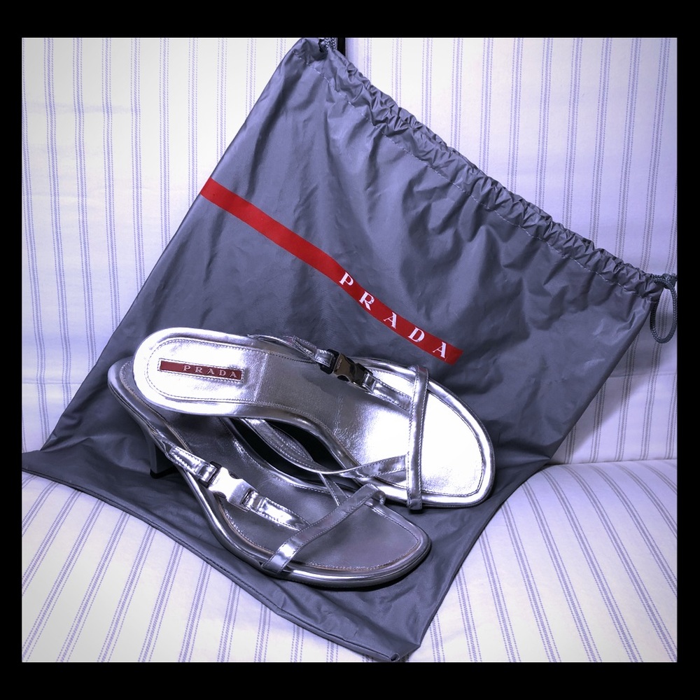 ••Prada ••Silver slides. Pre-loved 🖤 size 39(9)